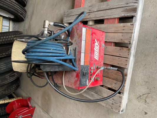 Hotsy Pressure Washer - Image 4
